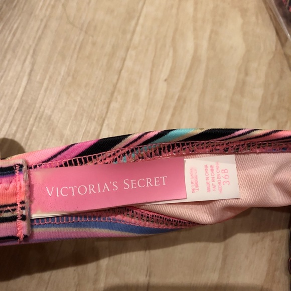 Victoria’s Secrest Flirt Swim Top - Picture 3 of 3